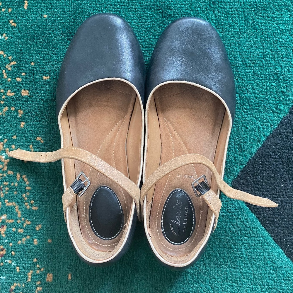 Clarks Artisan Comfort Flats